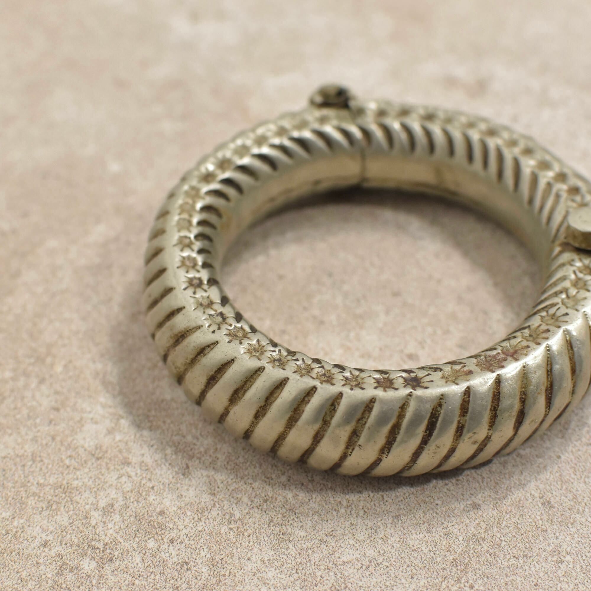 Vintage ethnic design bangle | 古着屋 grin days memory 【公式