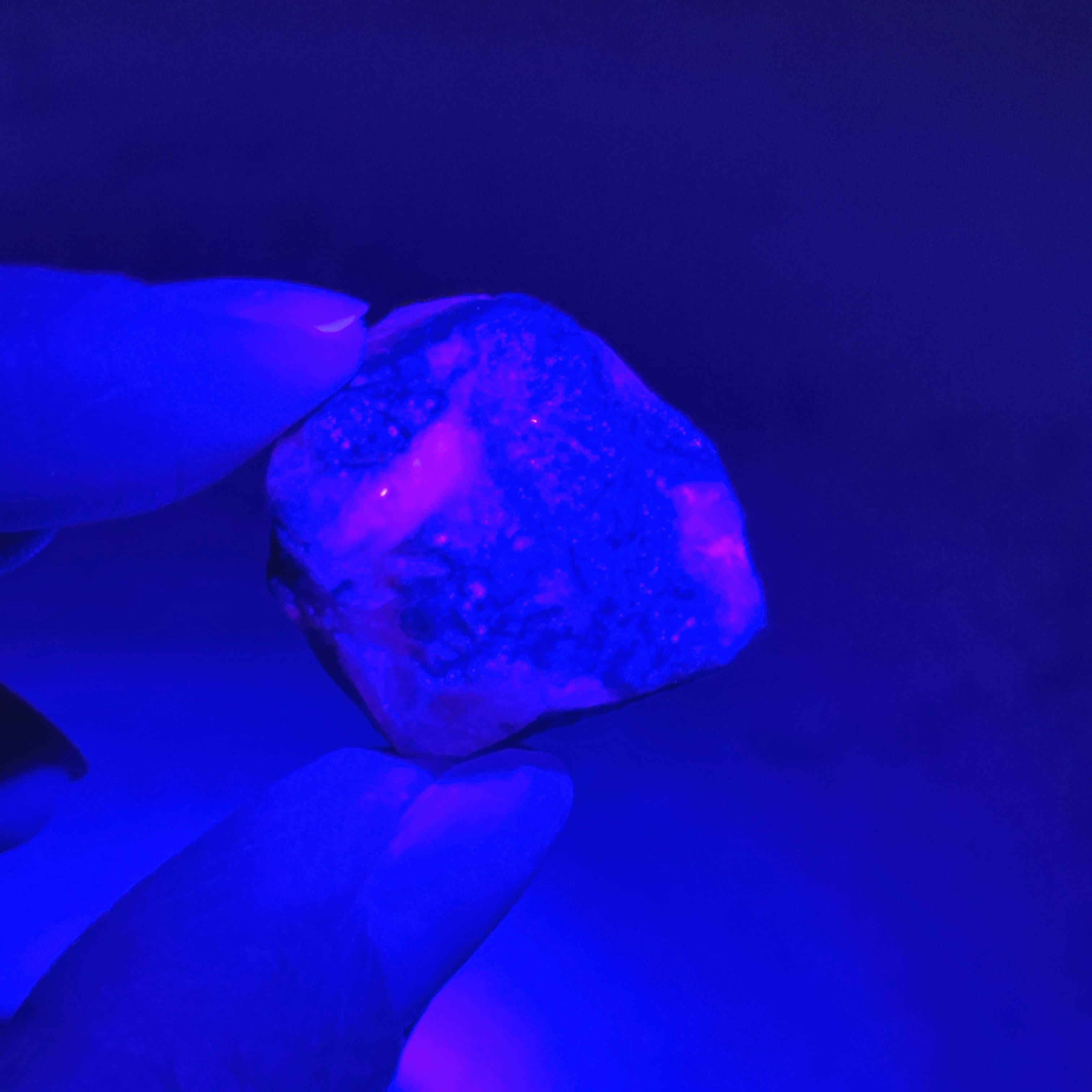 蛍光◎アフガナイト 原石31◇Afghanite◇ 天然石・鉱物