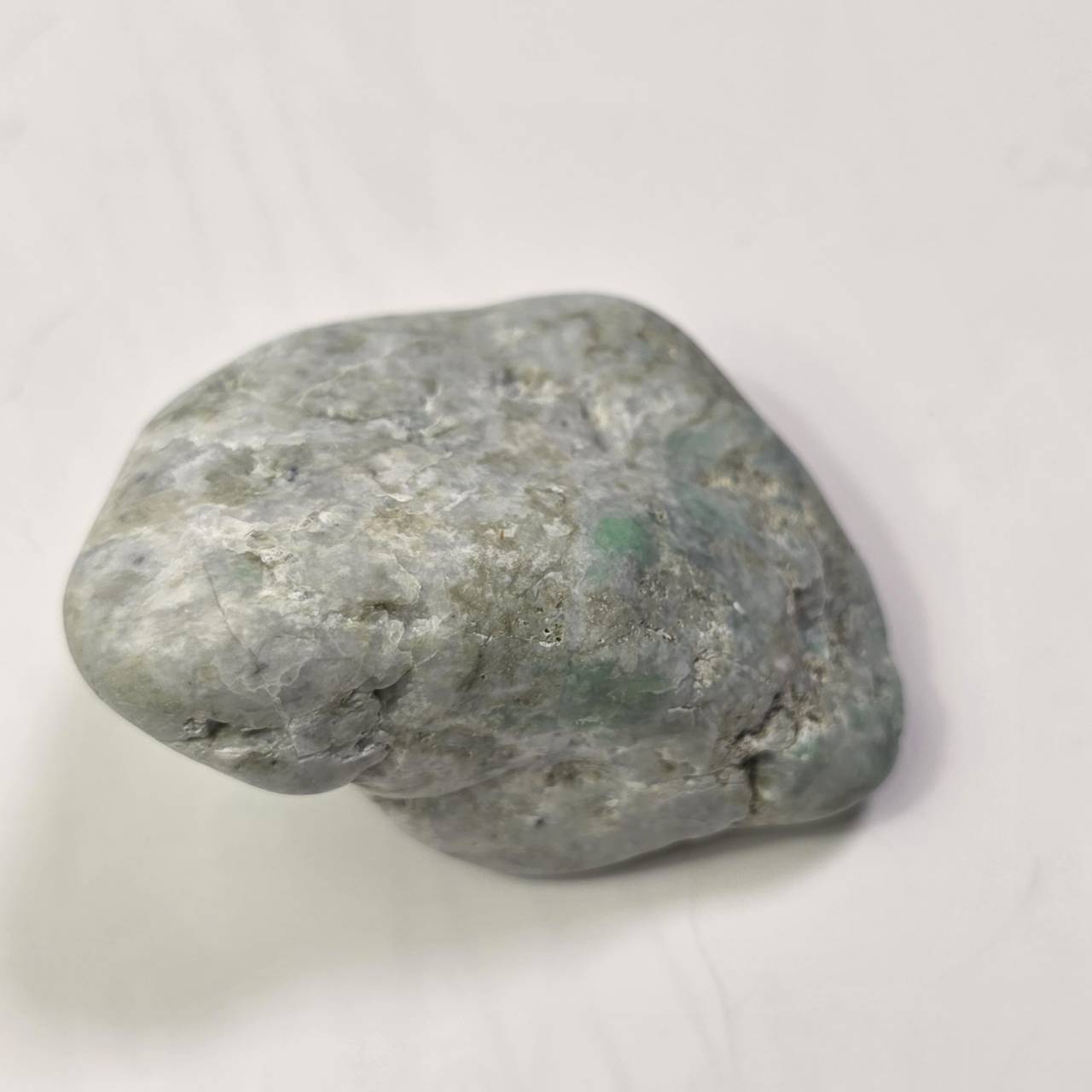 糸魚川翡翠:海石 BGU0245 | 糸魚川翡翠工芸家 赤羽可行BASE