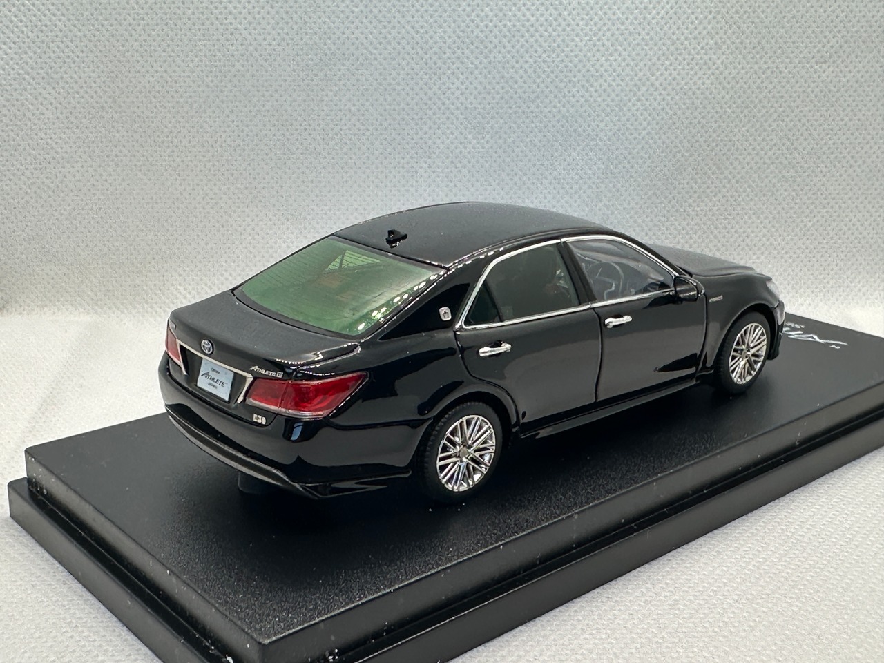 【LA-X】 1/43  トヨタ クラウン ハイブリッド アスリートS (黒) 買取品