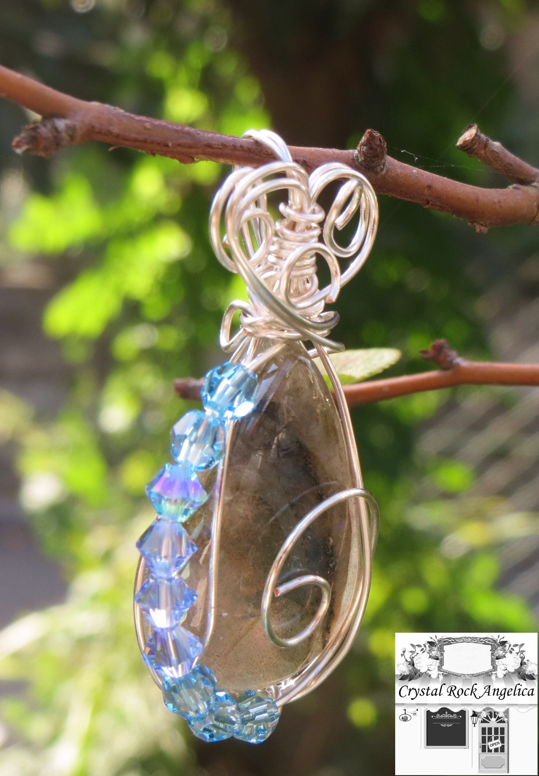 ラブラドライトのワイヤーラッピングペンダント | Crystal Rock Angelica