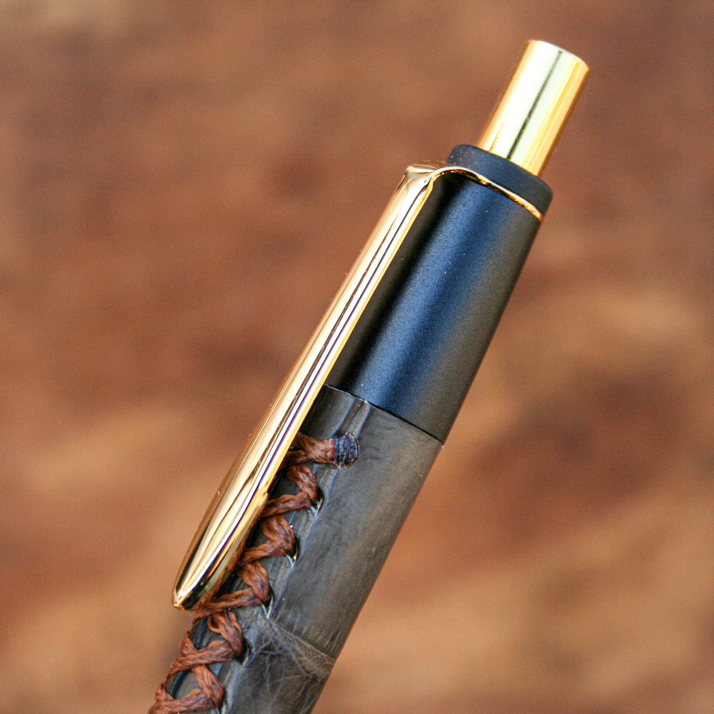 ☆不定期販売☆ 革軸ペン【クロコダイル ヴィンテージカーキー