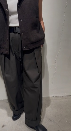 フロントバックベルトパンツ