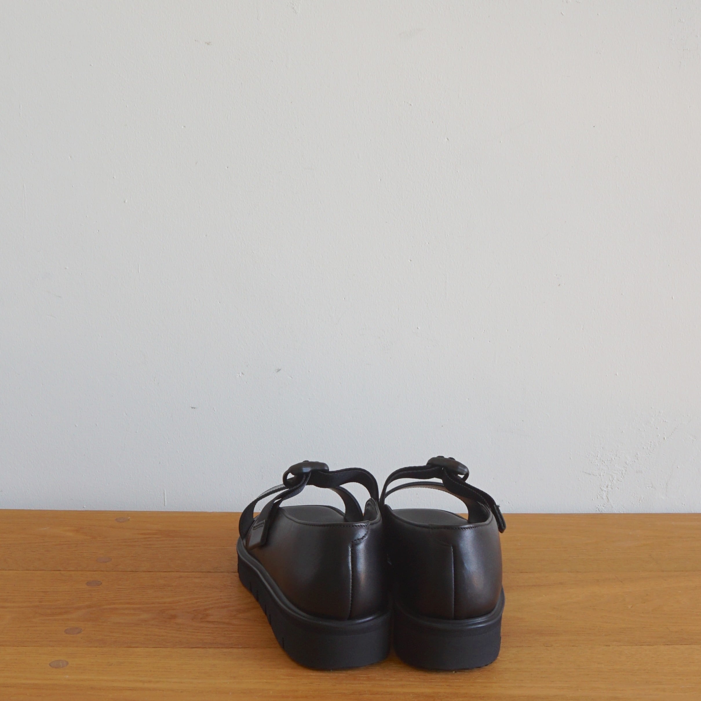 BEAUTIFUL SHOES/ビューティフルシューズ・ONE-STRAP SANDALS | a flat