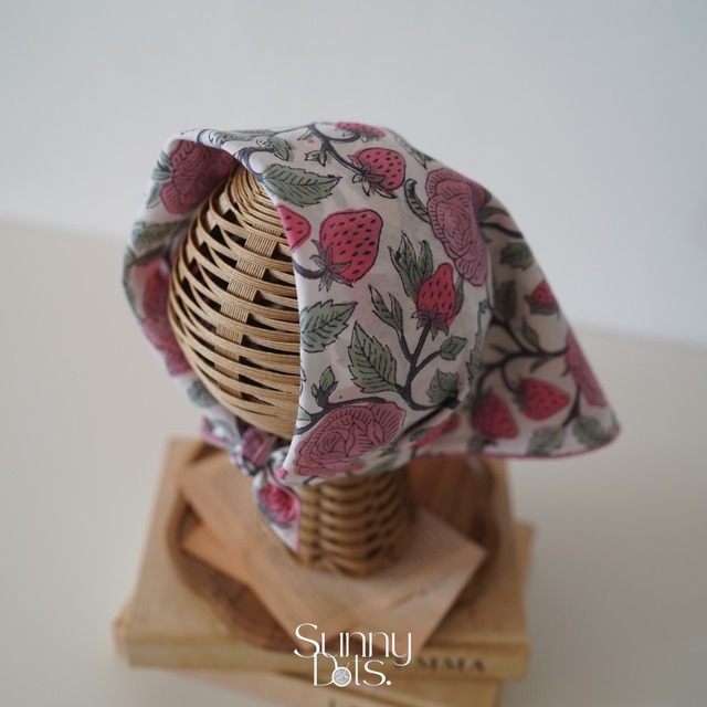 Sunny Dots. / Sweet Strawberry Scarf