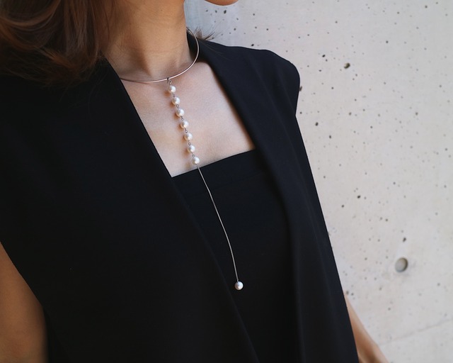 Adele long pearl necklace
