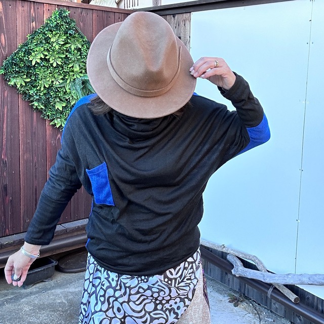 バイカラーデザイントップス