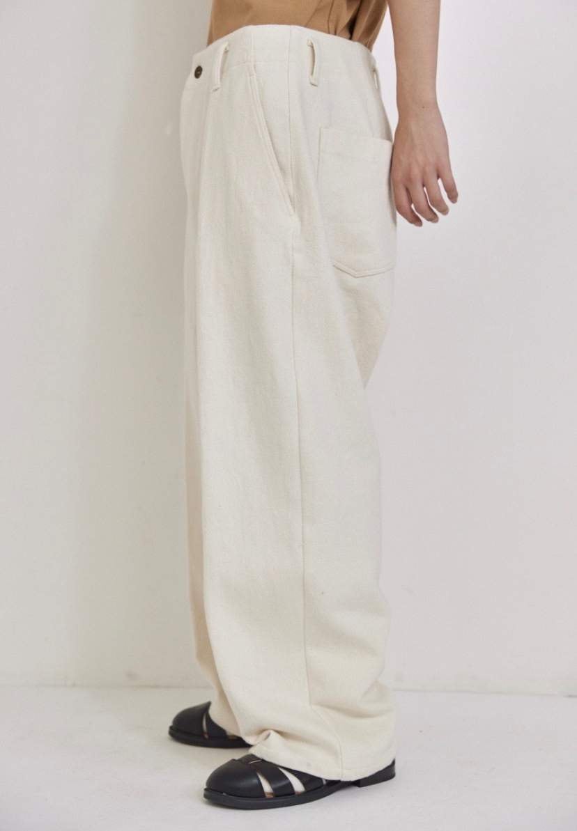 タグ付現行品 Cloth ＆ Cross シャギーストレートパンツ ホワイト タグ付現行品 Cloth ＆ Cross シャギーストレートパンツ ホワイト