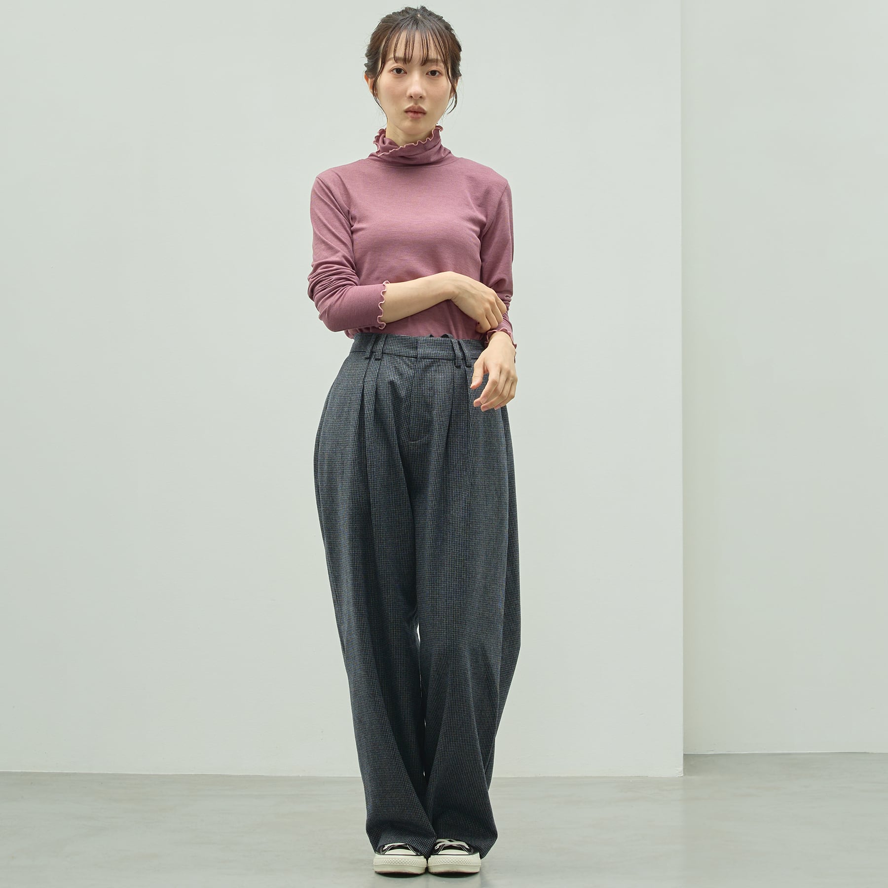 シアータートル /853307 | AUG ONLINE STORE 大人の女性が肩の力を抜い