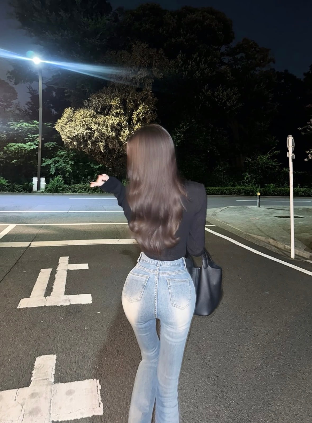BOTTOM | LUNA