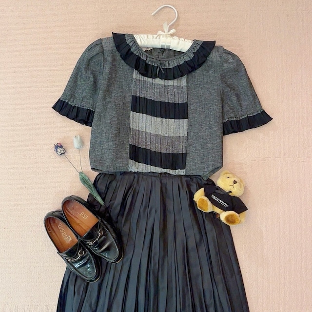 pleats collar monotone blouse