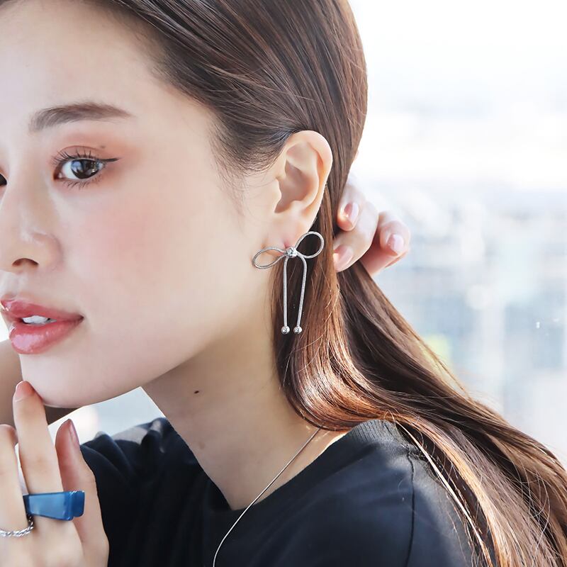 ネコポス便】ピアス リボンピアス 大ぶり 大きめ スネークチェーン