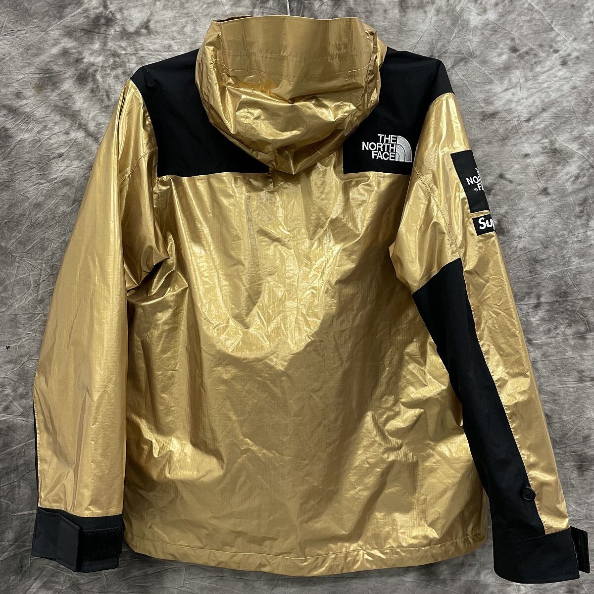 supreme metallic mountain jacket ゴールド