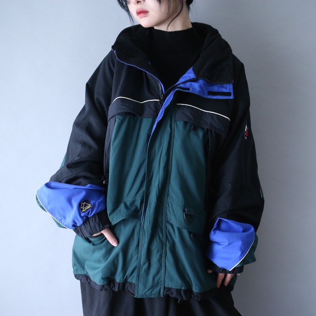 "TOMMY HILFIGER" 3-tone good coloring over silhouette mountain jacket