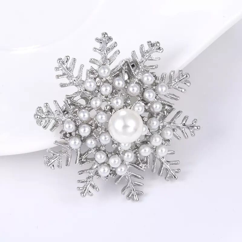 Crystal brooch 】雪の結晶ブローチ | suerte