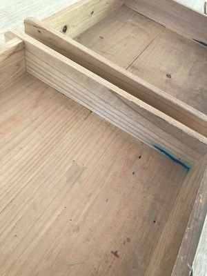 味わいのある古い文机