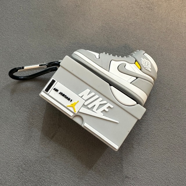 ラスト1点在庫限り  NIKE AirJodan1 AirPods Proケース グレー