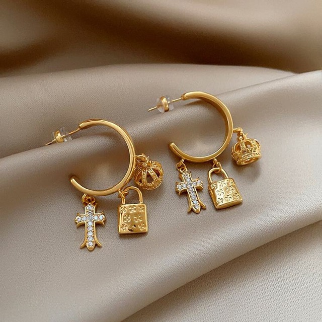 Charm hoop pierce　B628