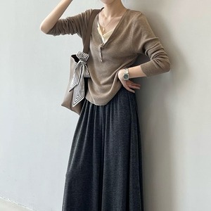 layered V-neck knit top m0077