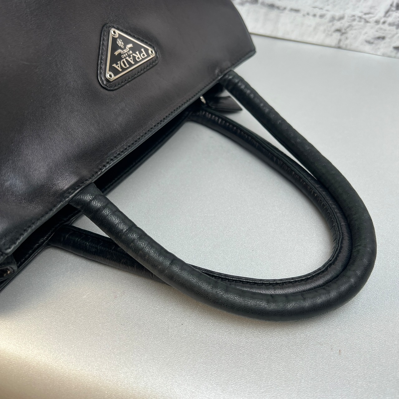 PRADA プラダ  三角ロゴ レザー ハンドバッグ ブラック A-10151