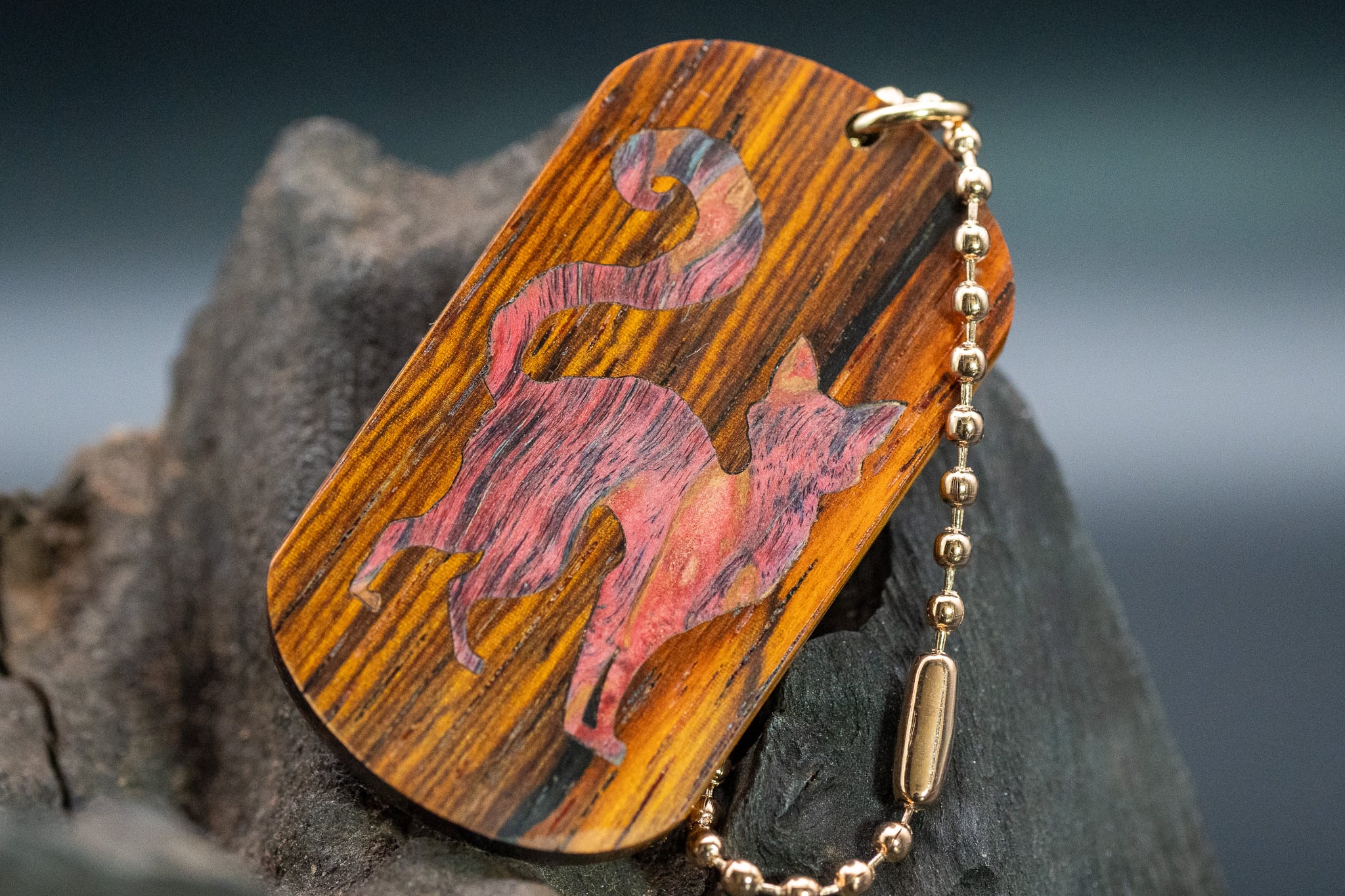 【 エスニックなローズウッド 】ココボロ ドッグタグ 象嵌 探る視線