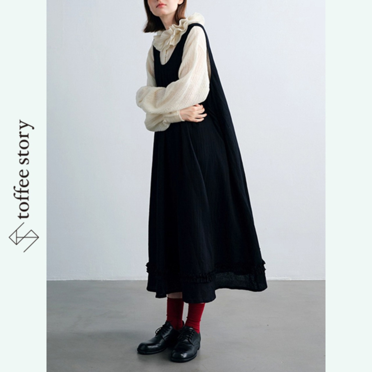 静かな黒を纏う、深めUネックワンピース 《P0289》