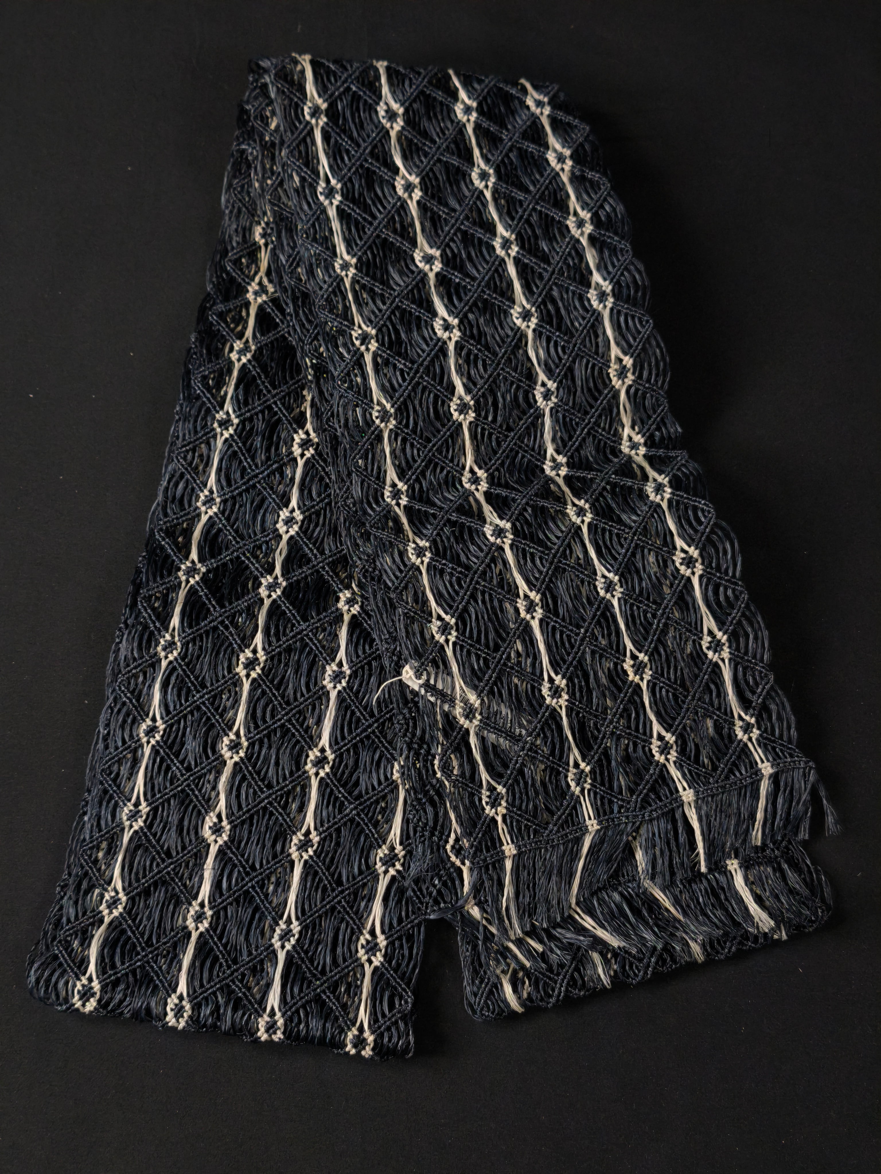 半巾帯｜誉田屋源兵衛｜芭蕉角繋 白地墨 | やまぶん呉服店