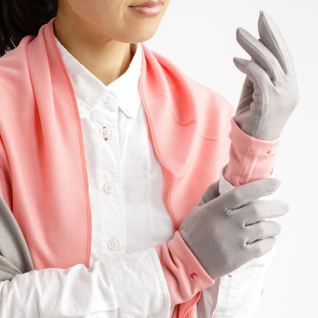 【セット販売】コーラルピンク × サンドベージュ（お得な3点セット）　ロングマフラーと手袋にリストマフラーをプラス