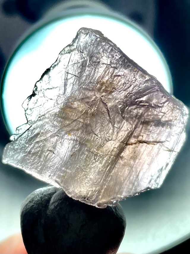 1) 「マリアライト」パープル・スキャポライト原石