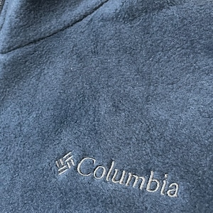 【Columbia】フリース ベスト 刺繍ロゴ ワンポイントロゴ XXL ビッグサイズ ビッグシルエット アウトドア くすみブルー コロンビア US古着