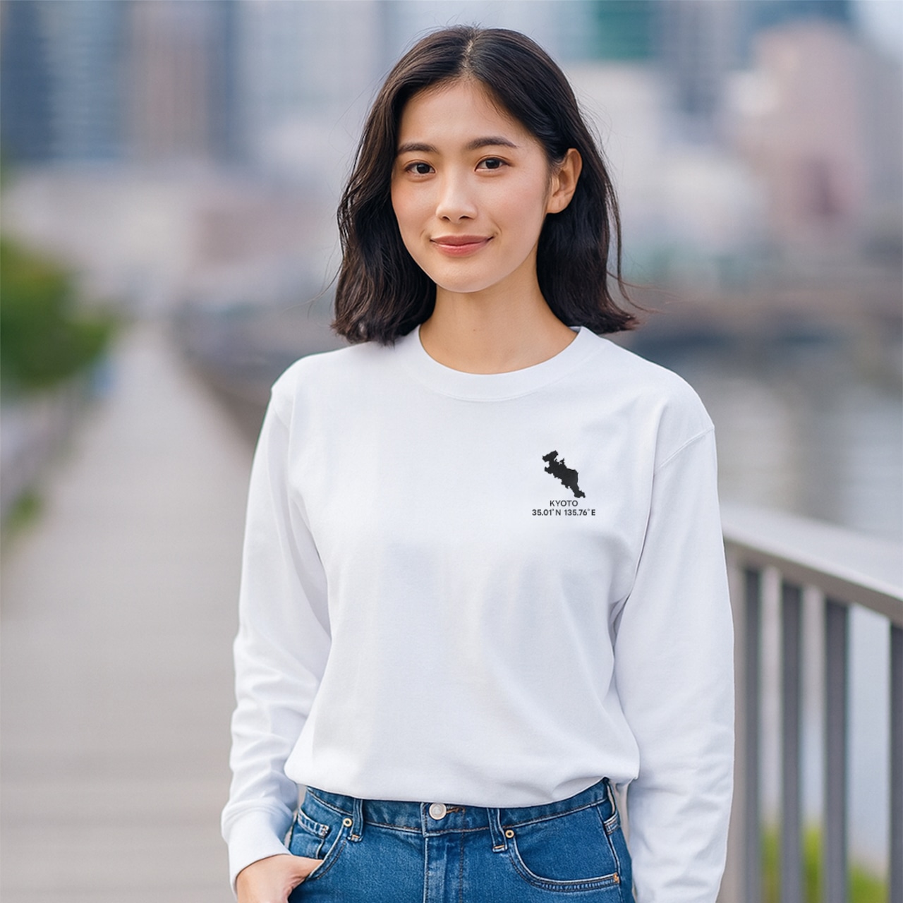 《京都》 緯度経度ミニマルロングスリーブTシャツ|地図×地名×ワンポイントデザイン