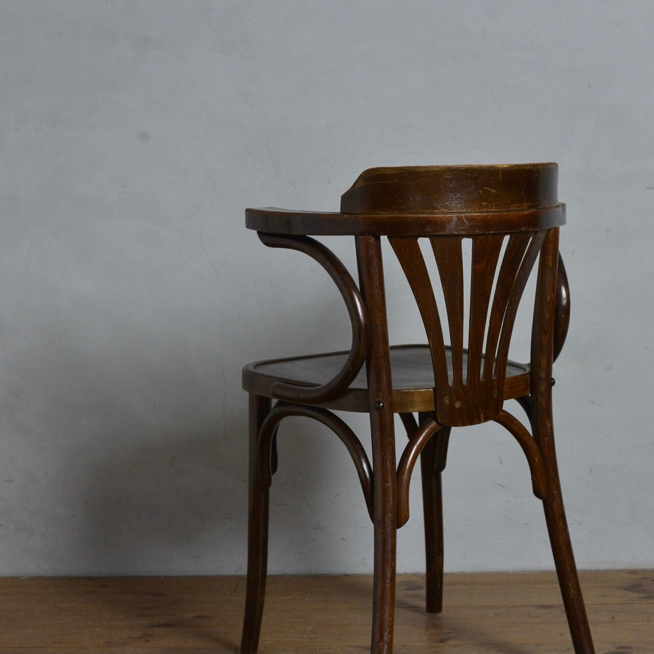 Bentwood Arm Chair / ベントウッド  アームチェア【A】〈ダイニングチェア・デスクチェア・曲木・トーネット・THONET・アンティーク〉112294 | SHABBY'S  MARKETPLACE　アンティーク・ヴィンテージ 家具や雑貨のお店 powered by BASE