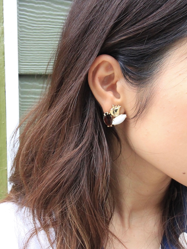 Muguet pierced earrings | milk × coffee brown