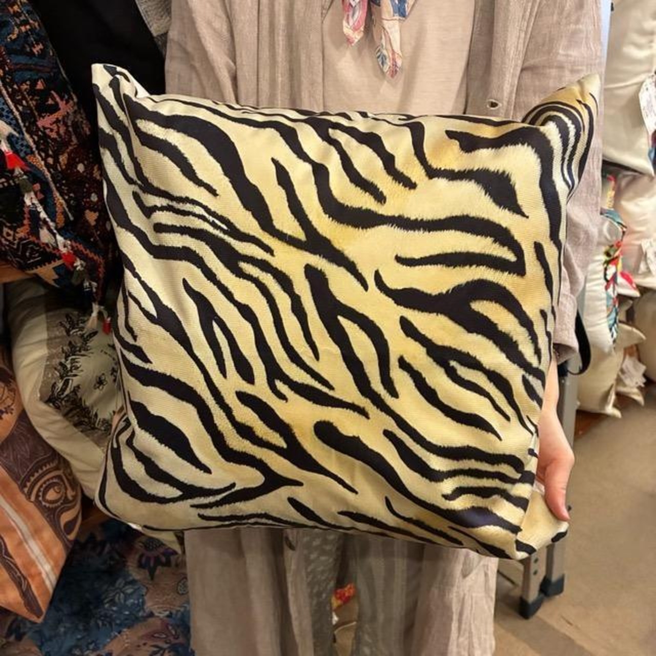 TOPANGA Homefurnishing Smooth touch animal cushion cover Tiger　45×45cm　スムースタッチアニマルクッションカバー　タイガー　トラ柄　モダン　リゾート