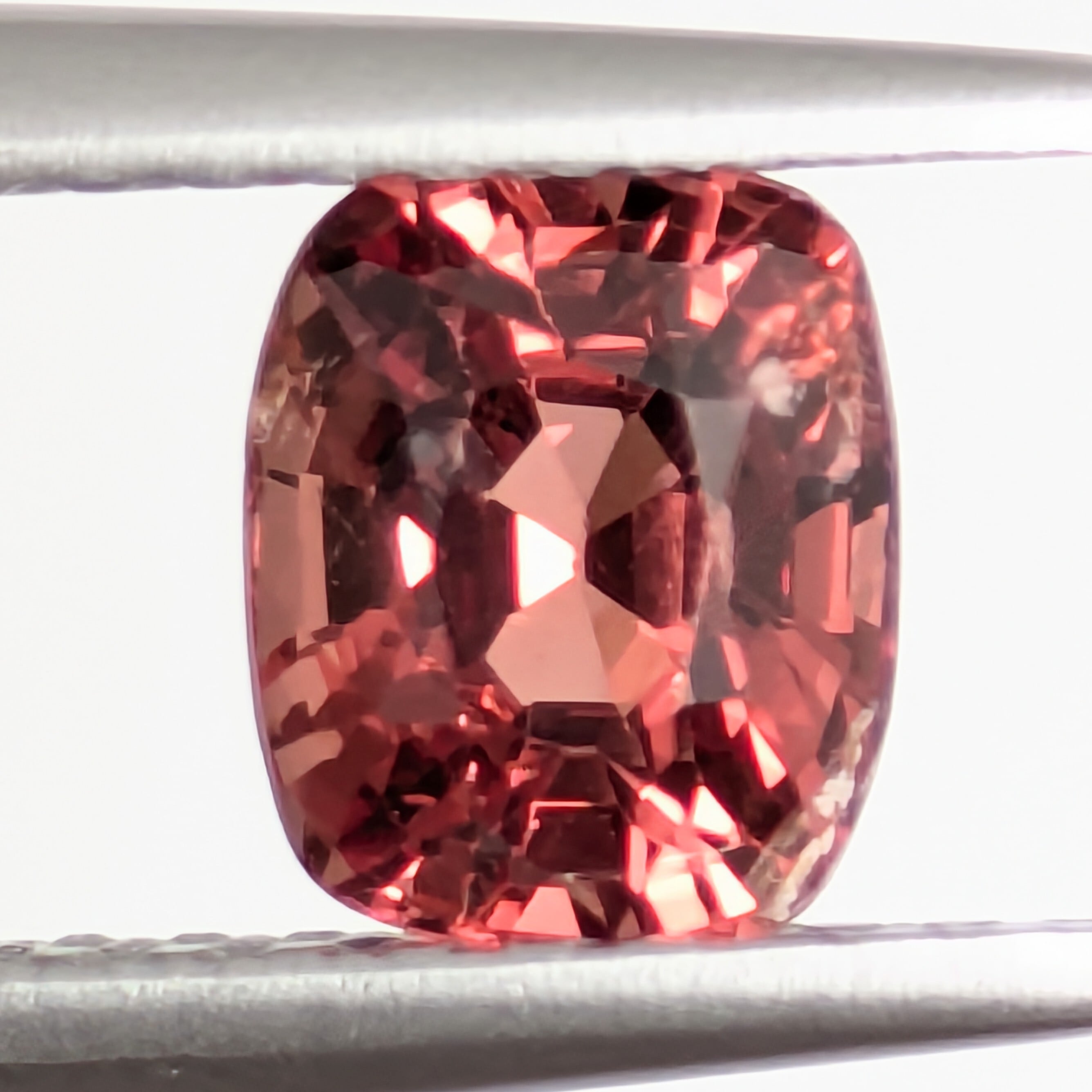 スピネル ルース ミャンマー・モゴック産【0.87ct】 PRO209337 | Gem's