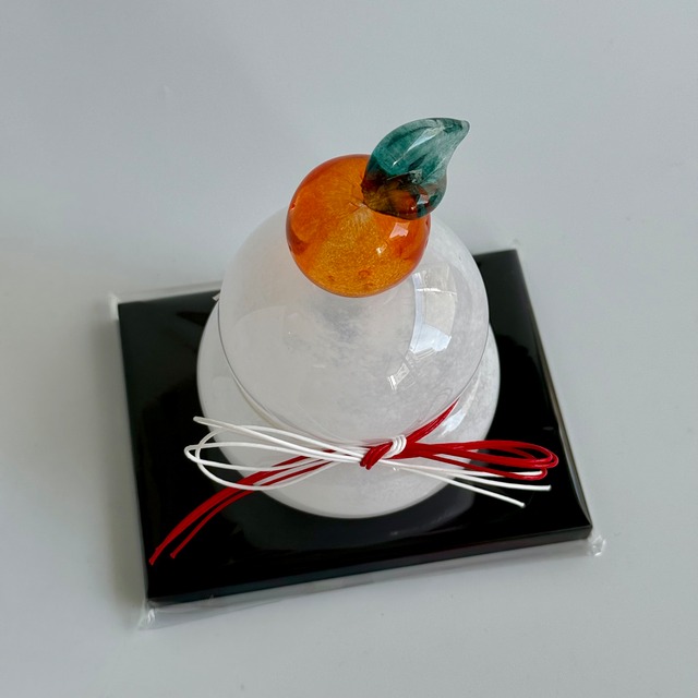 可児友紀 ガラスの鏡餅M 【黒台付き】