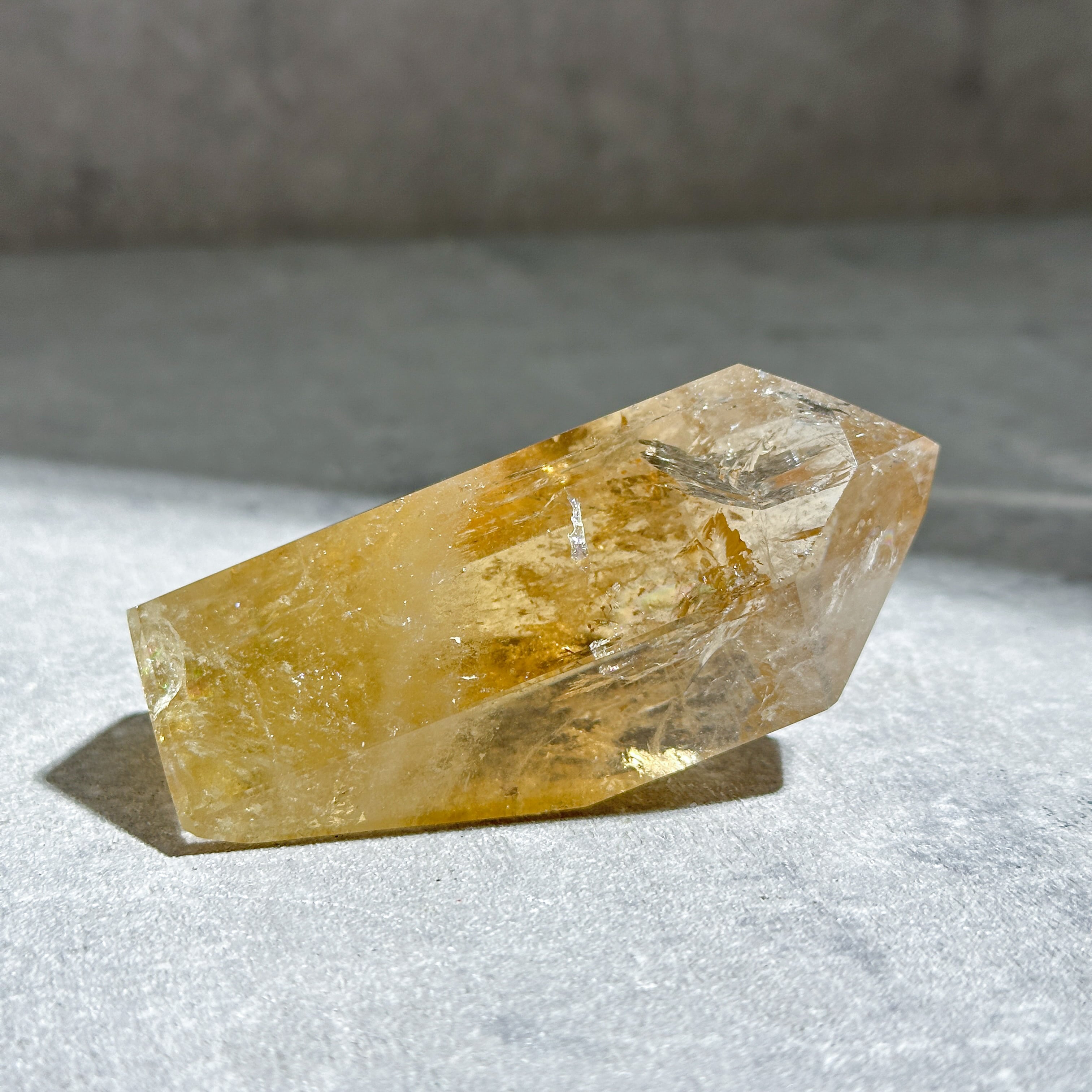 虹◎シトリン（黄水晶） フリーフォーム23◇ Citrine ◇ 天然石・鉱物