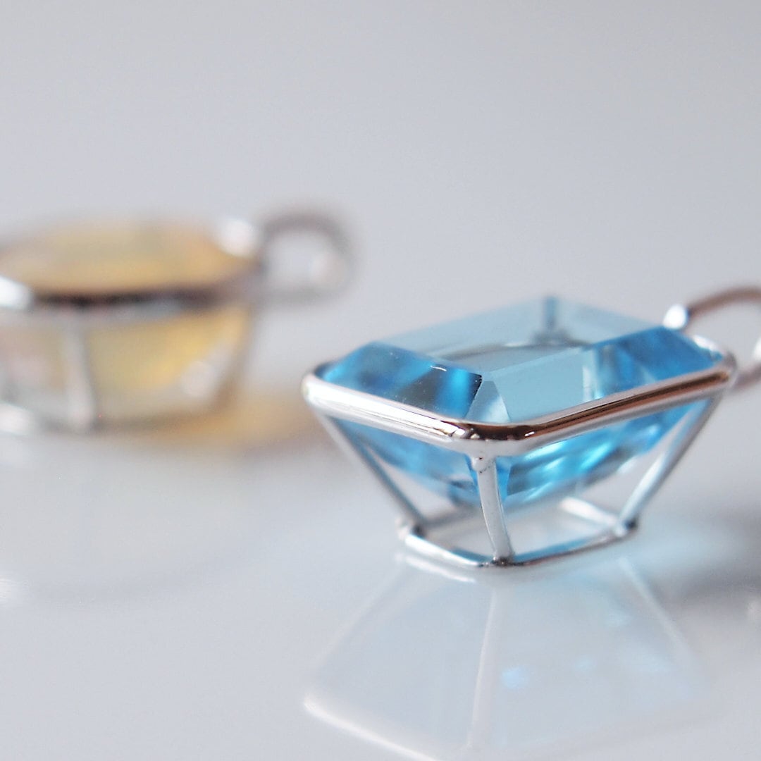 ブルートパーズのペンダントトップ K14WG 究極シンプル手巻き加工