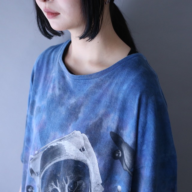 space suit cat cosmos world XXXL over silhouette tee