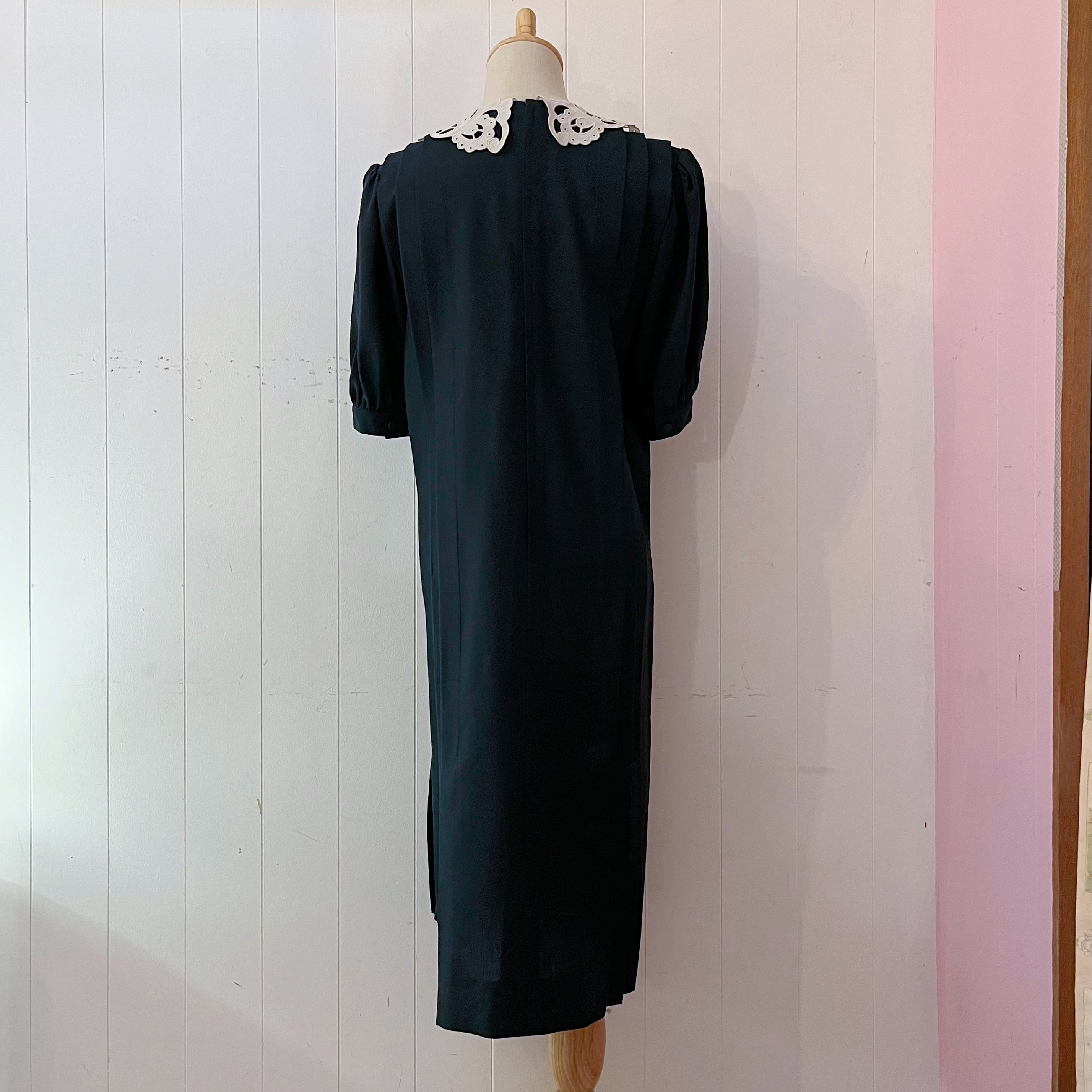 lace collar pleats black one-piece