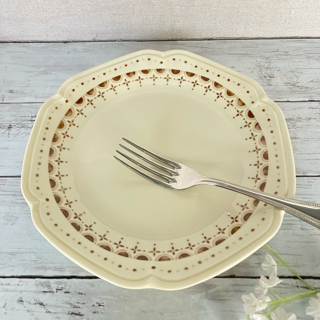 ☆現品限り☆ 24cmプレート 可愛い食器 おしゃれ食器 アンティーク調【日本製】