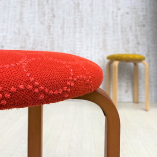 皆川明×Kvadrat　タンバリンスツール　オレンジ色/ハニーブラウンフレーム  送料無料