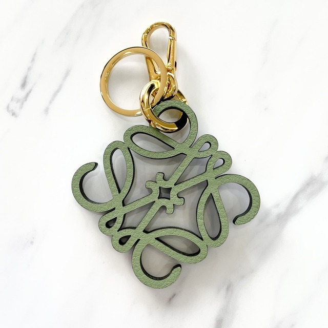 LOEWE ロエベ アナグラム ブローチ(メタル)