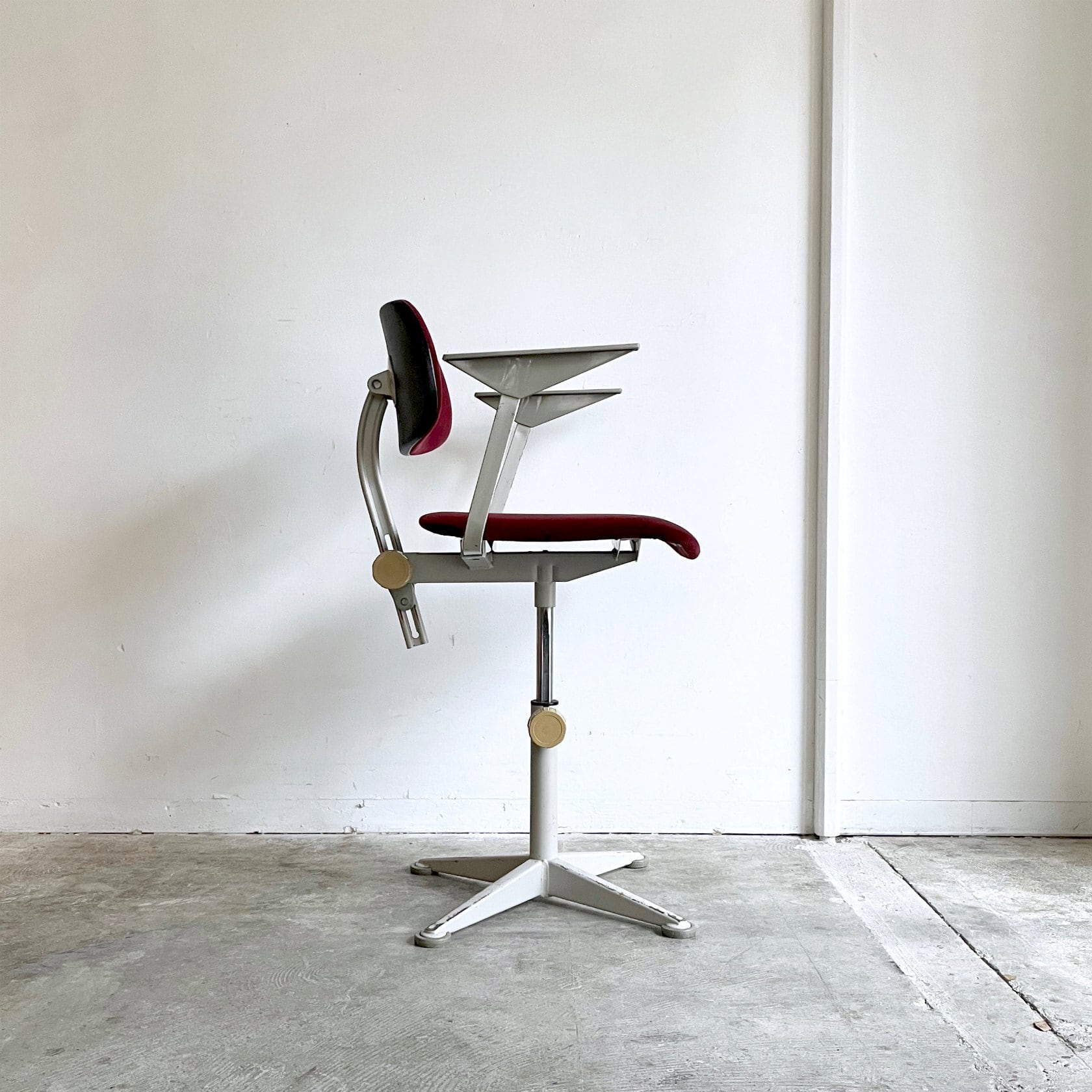 Friso Kramer (フリゾ・クラマー) Drafting Arm Chair for Ahrend de