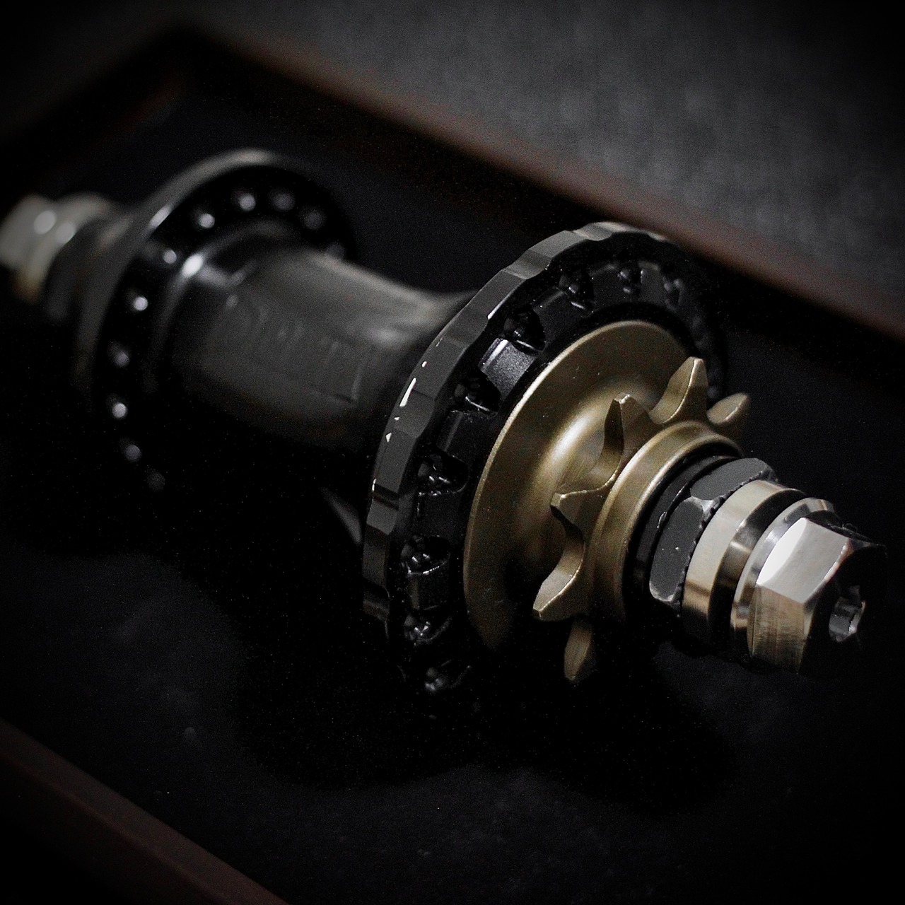 DELTΔ BMX REAR HUB (TITANIUM SHAFT)