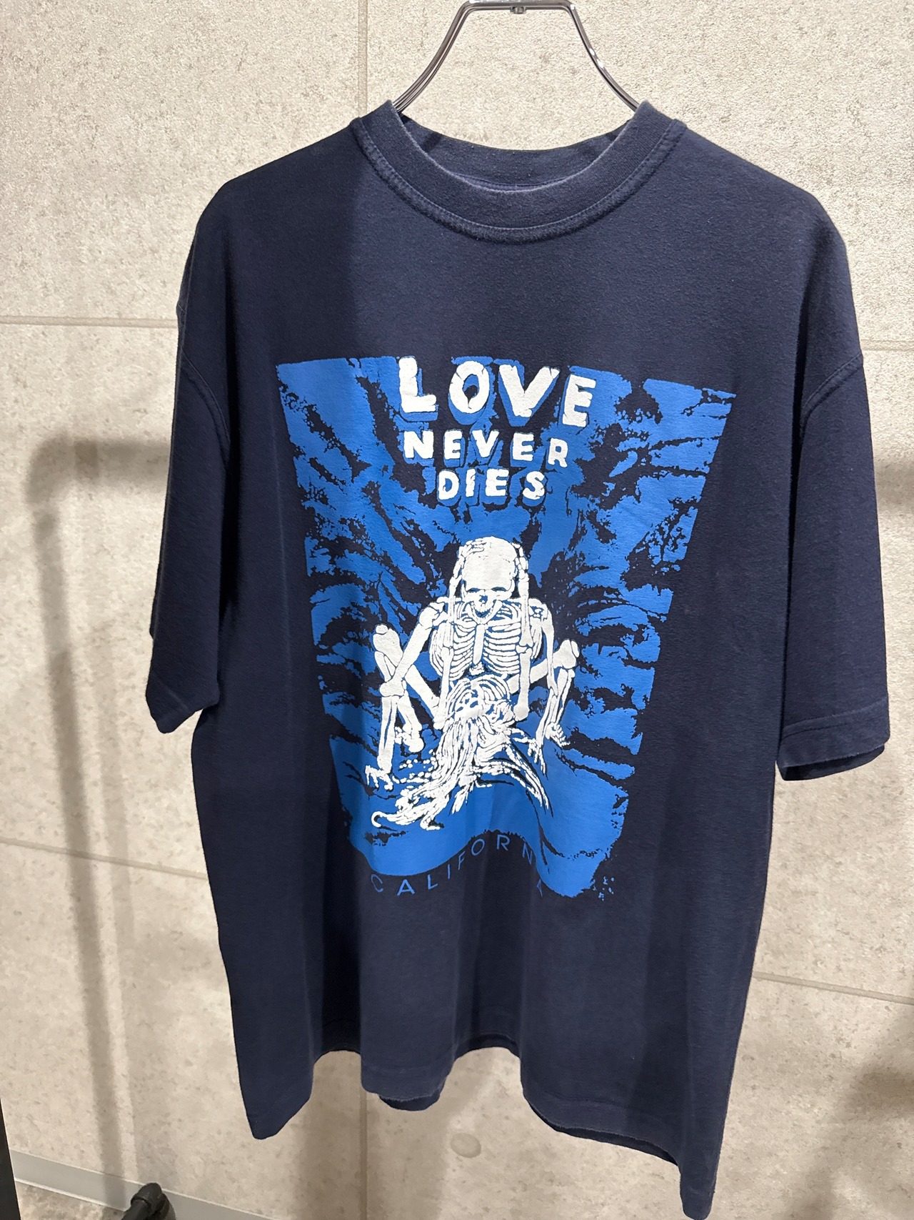 「LOVE NEVER DIES/CALIFORNIA」スケルトンＴシャツ