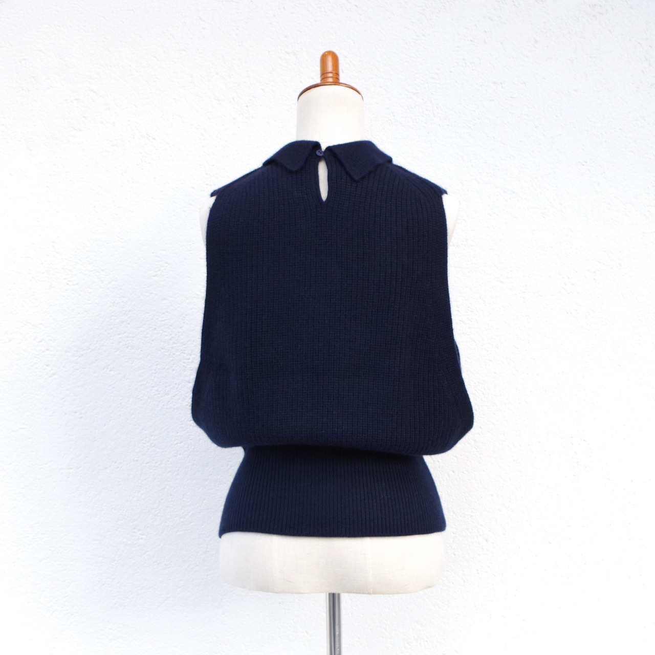 MAISON CARRÉE CASHMERE VEST "NAVY"