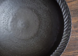 カレー皿 黒（深皿・煮物鉢・サラダボウル）／山本雅則