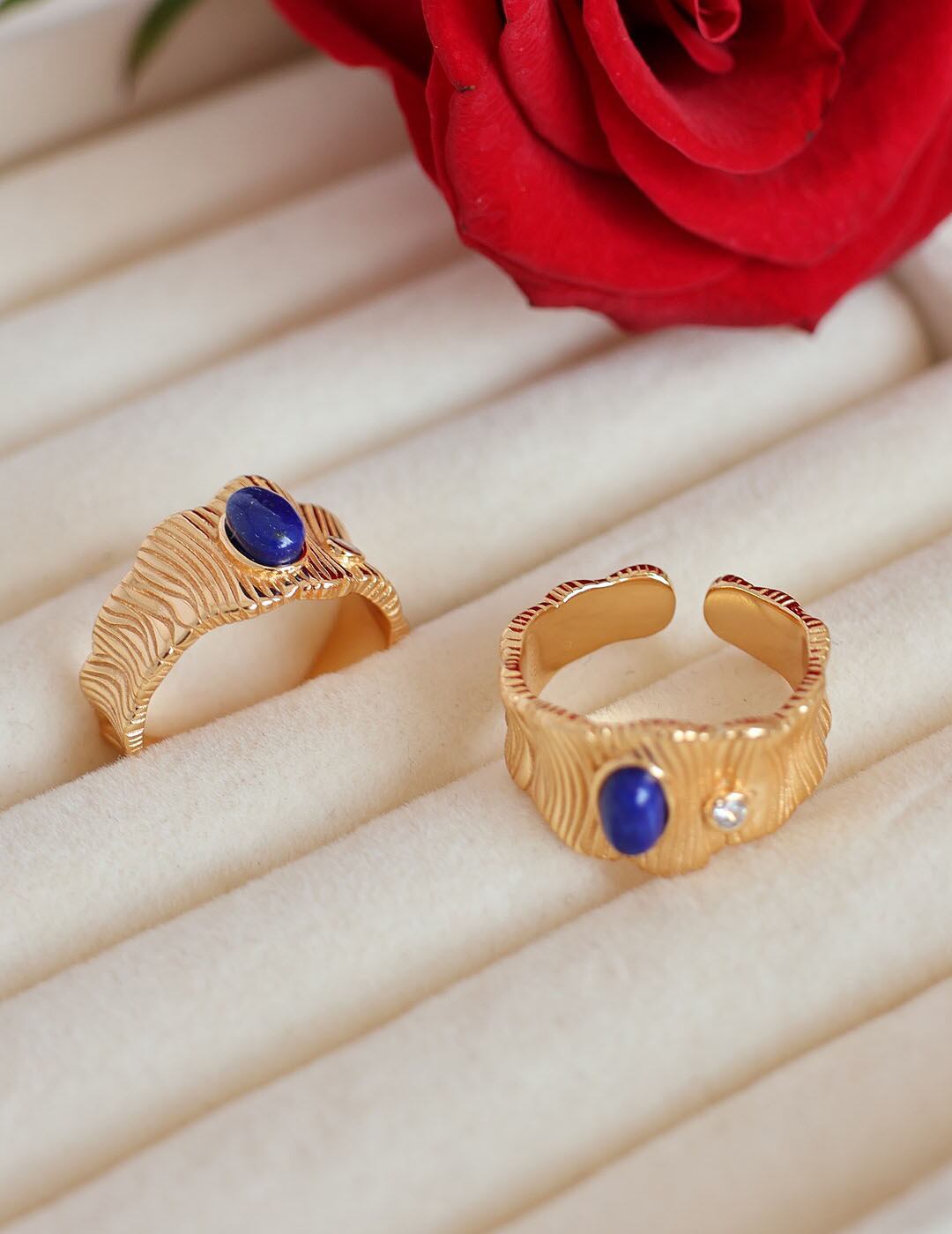 シルバー＆ラピスラズリリング - 金メッキ18kgp オープンアジャスタブルデザイン