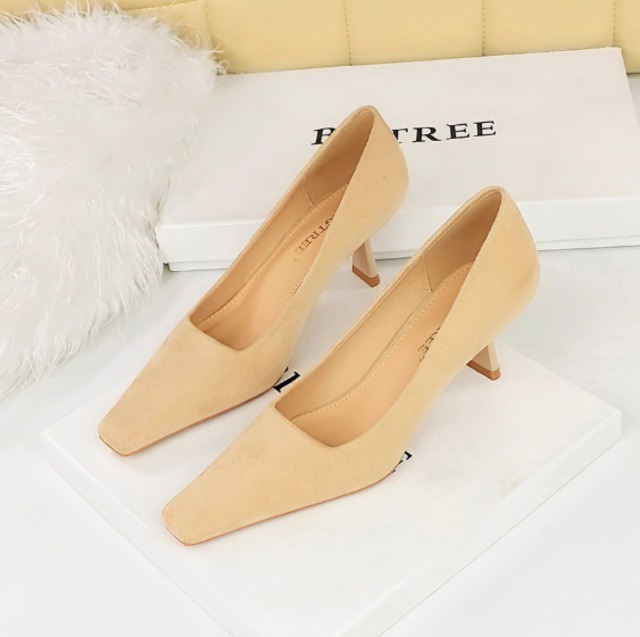 スクエアトゥパンプス レディース パンプス ミドルヒール 6cm フレアヒール スクエアトゥ 美脚 脚長 スウェード スタイルアップ かわいい 大人可愛い きれいめ シンプル 上品 おしゃれ エレガント クール モード セクシー 存在感 クラシック フェミニン ベーシック 無地 春 秋 冬 ロングシーズン デート お出かけ パーティー イベント ホテル レストラン 女子会 お呼ばれ パーティー ランチ デイリー 普段使い 高見え 格上げ モテ プチプラ 小さい 大きい カラバリ ベーシックカラー